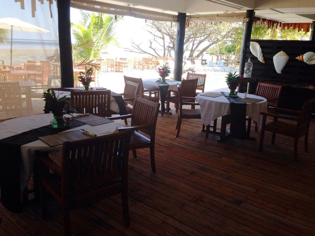 Funky Fish Beach & Surf Resort Solevu Exterior foto