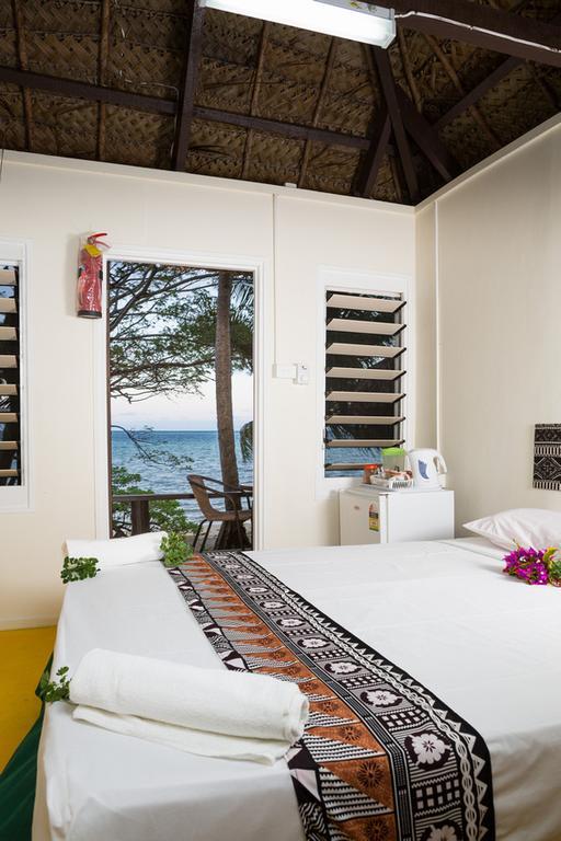Funky Fish Beach & Surf Resort Solevu Exterior foto