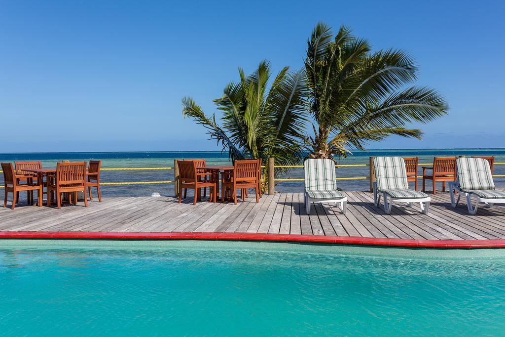 Funky Fish Beach & Surf Resort Solevu Exterior foto