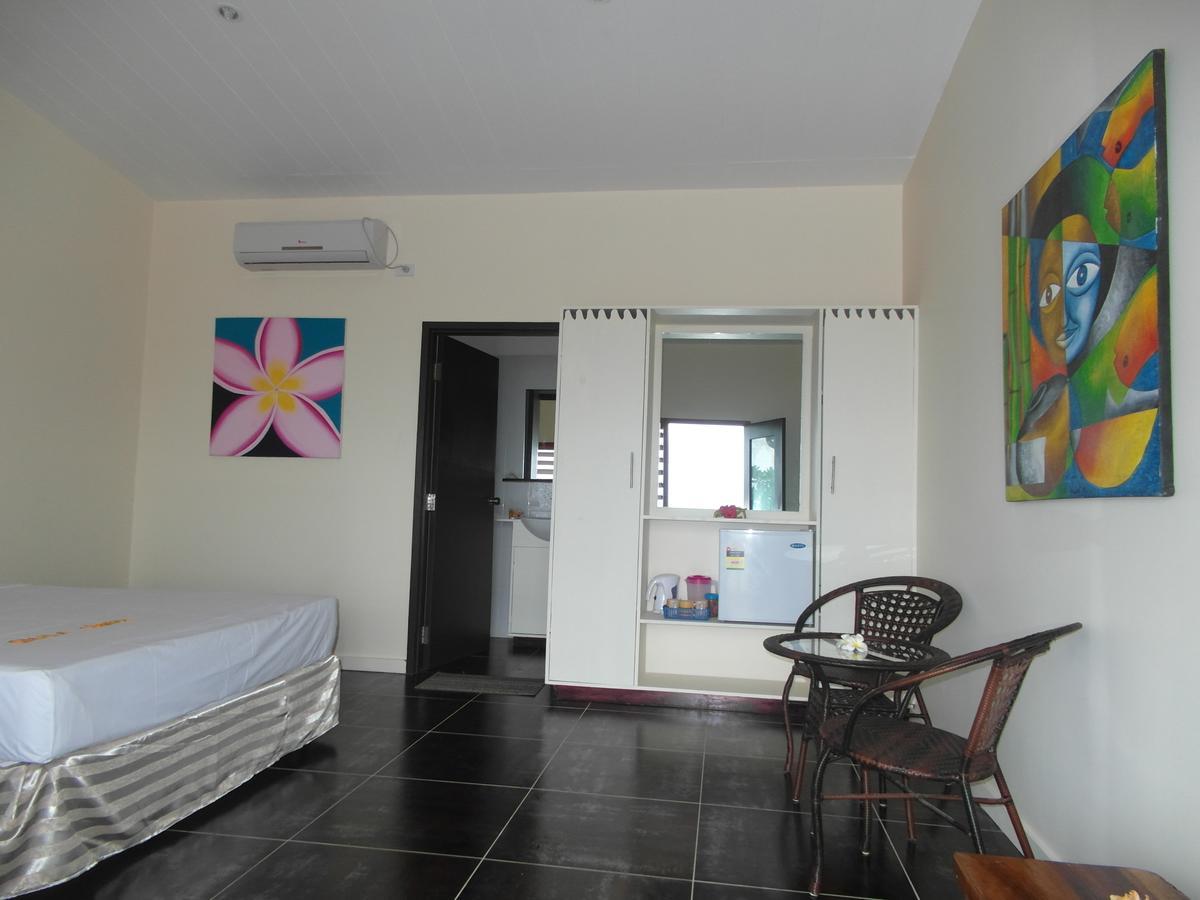 Funky Fish Beach & Surf Resort Solevu Exterior foto